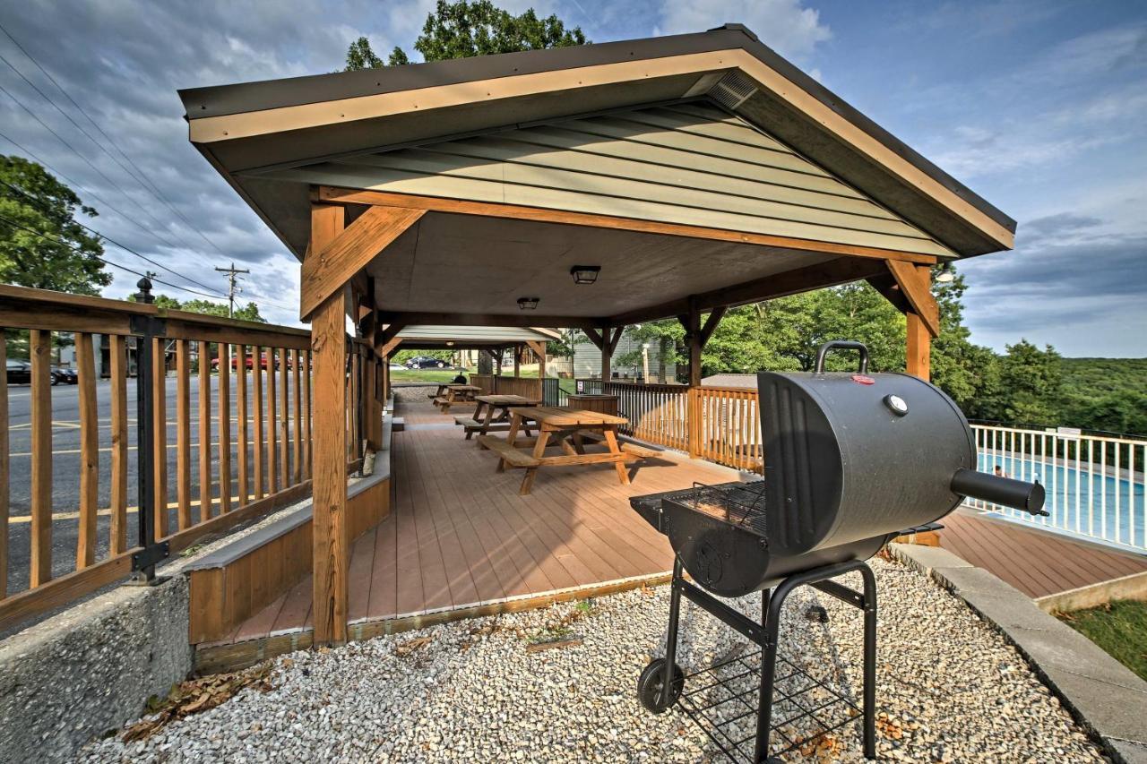 Branson West Condo Balcony, Central Location Exterior photo